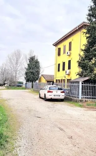 Verdi Valli Comfort Mirandola ベッド・アンド・ブレックファスト 3*